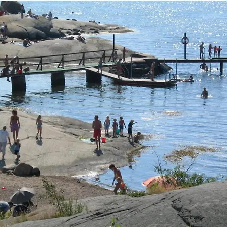 Backstugan - Litet Hus Med Storslaget Laege * 예테보리