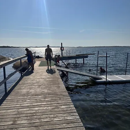 Backstugan - Litet Hus Med Storslaget Laege 예테보리
