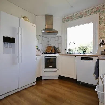 Elegant With Views In Oergryte 哥德堡