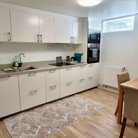 Elegant & Cozy Flat Near Volvo Apartamento