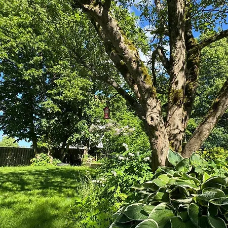 Δωμάτια σε οικογενειακή κατοικία Haha Familjesol Cozy 2 Bedroom Family With Private Kitchen Balcony And Free Parking *