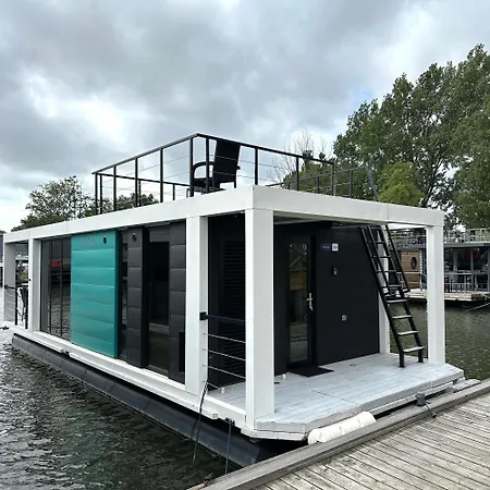 Botel La Mare