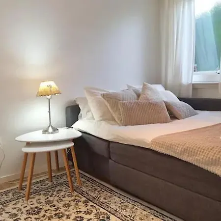 Apartment Mysig Laegenhet Med Uteplats *