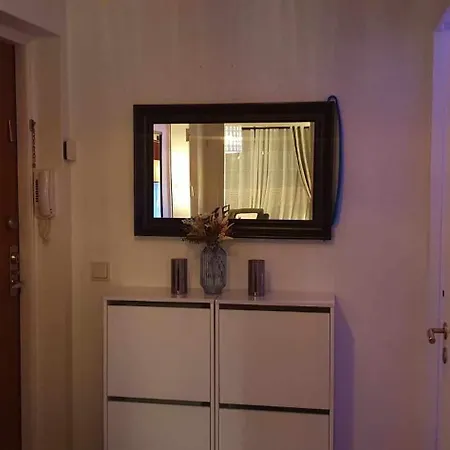 Family-friendly Lakeside Bliss Apartment Gothenburg