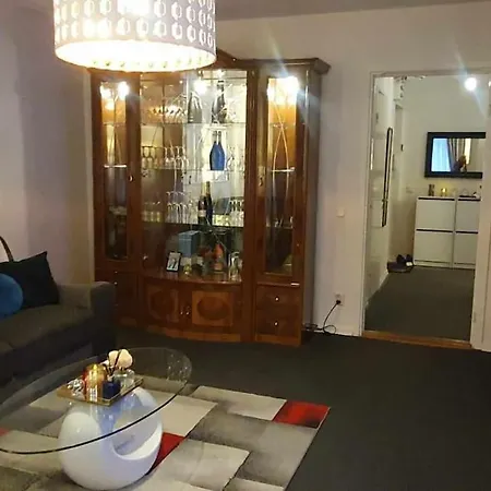 Family-friendly Lakeside Bliss Apartment Gothenburg