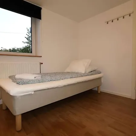 Workers 10-rooms Near Volvo Villa *