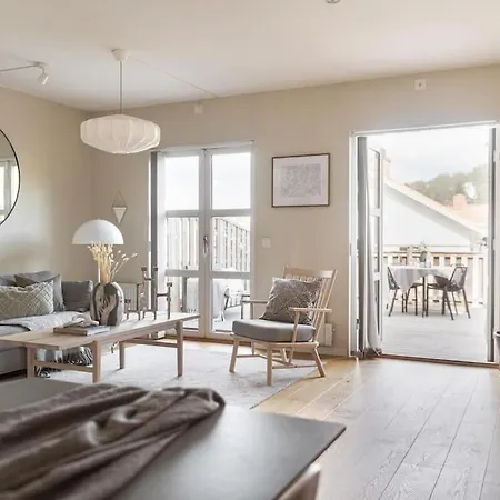 Villa Townhouse Med Bastu, 4 Vaningar Naera Liseberg Göteborg