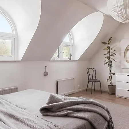Villa Townhouse Med Bastu, 4 Vaningar Naera Liseberg *