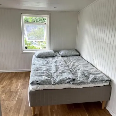 Mysigt Hus Med Natur & Jacuzzi I Olofstorp