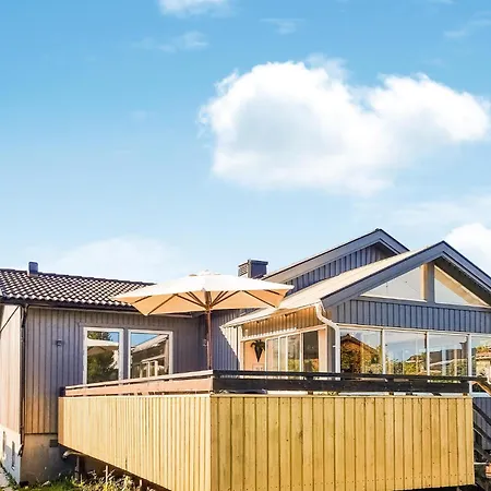 Lovely In With Kitchen Feriehus