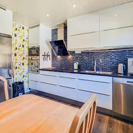 בית נופש Lovely In With Kitchen גטבורג