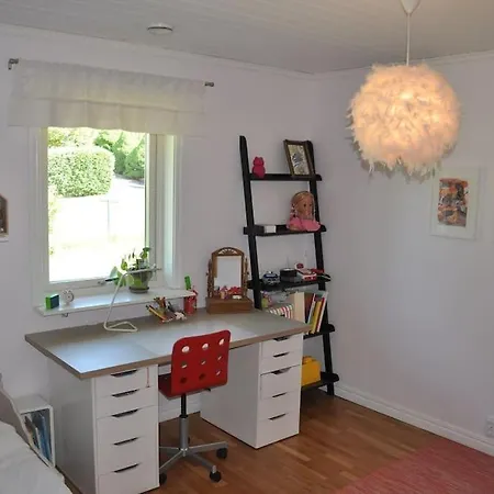 House By The Sea, Naeset Villa