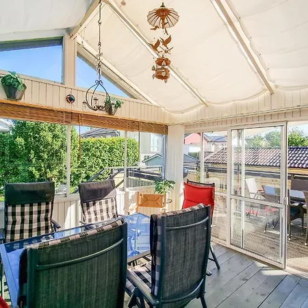 Lovely In With Kitchen Feriehus