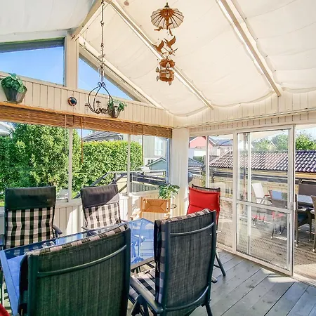Lovely In With Kitchen בית נופש