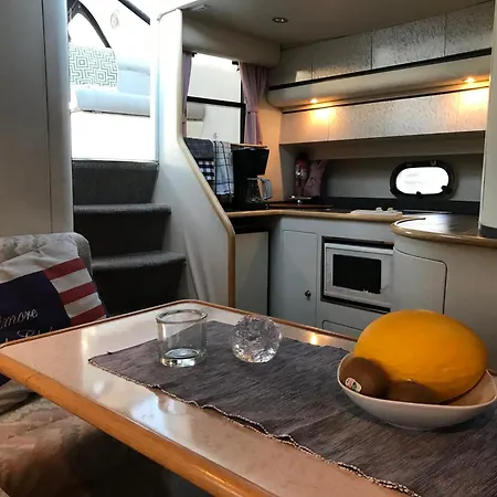 Bateau-hôtel Prinsessan I Lilla Bommen *