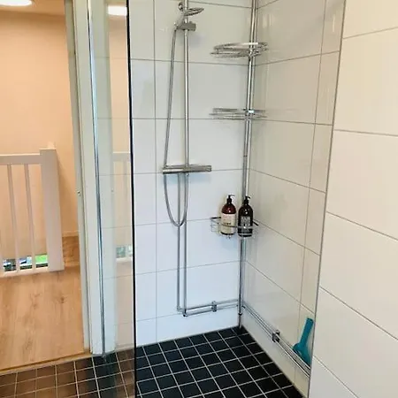 Hus Med 12 Baeddar Naera Och Gratis Parkering Villa