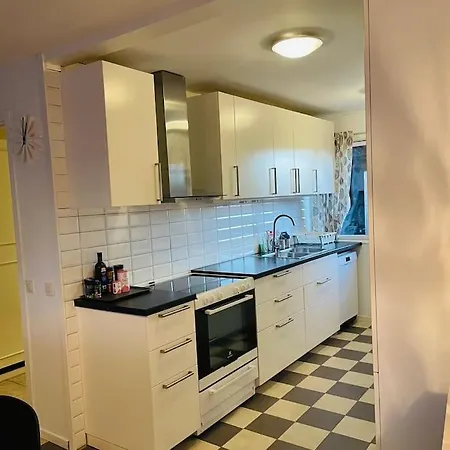 Вилла Hus Med 12 Baeddar Naera Och Gratis Parkering Гётеборг
