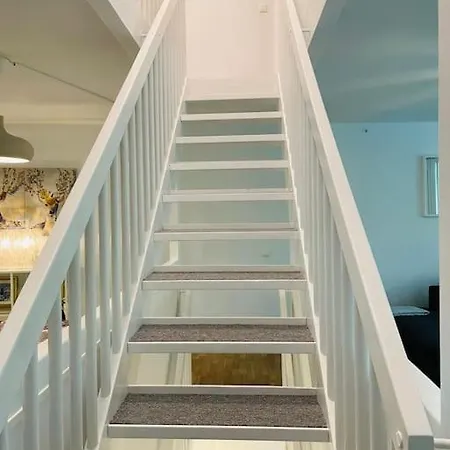 Hus Med 12 Baeddar Naera Och Gratis Parkering *