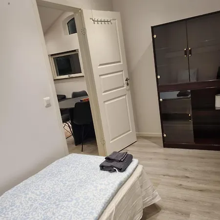 Workers & Family House Near Volvo And Skf 빌라 예테보리
