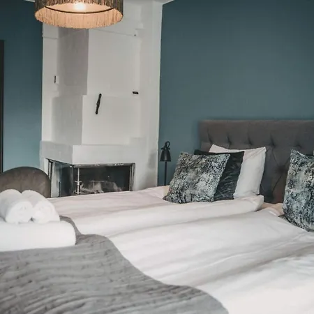 One Bedroom In Treetop Hotel *