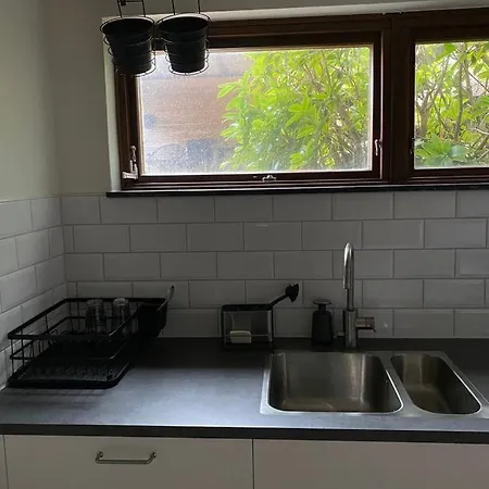 Mysig Laegenhet Med Villakaensla 아파트