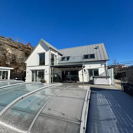 House With Pool,sea View & Walking Distance To Sea Bathing *