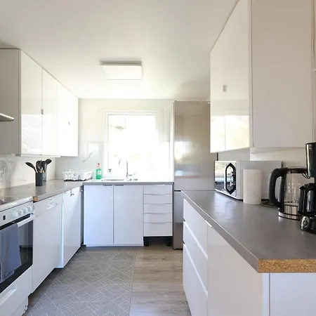 5 Beds - Premium - Free Parking - Wifi *