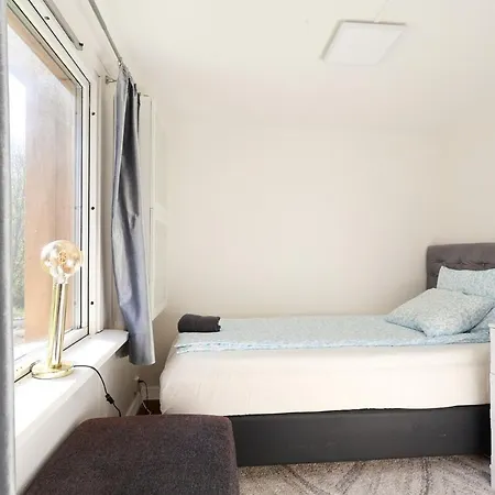 5 Beds - Premium - Free Parking - Wifi *