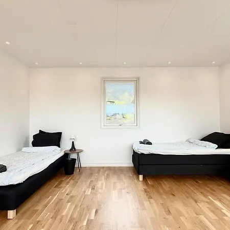 Villa For Workers & Family - 6br - 2 Bath *
