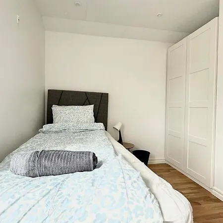 Villa For Workers & Family - 6br - 2 Bath Gothenburg