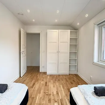 Villa For Workers & Family - 6br - 2 Bath *