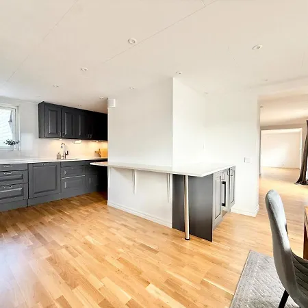 Villa For Workers & Family - 6br - 2 Bath