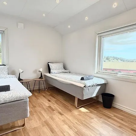 Villa For Workers & Family - 6br - 2 Bath Gothenburg