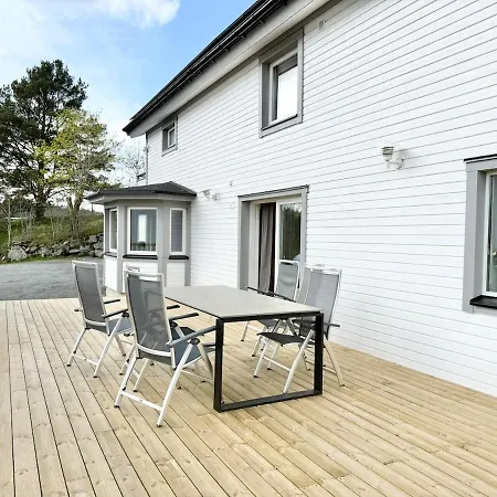 For Workers & Family - 6br - 2 Bath Villa *