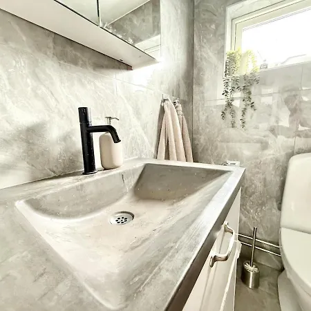 Villa For Workers & Family - 6br - 2 Bath *