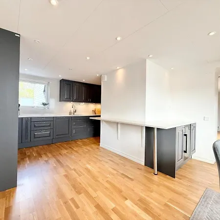 For Workers & Family - 6br - 2 Bath Villa *
