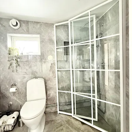 For Workers & Family - 6br - 2 Bath