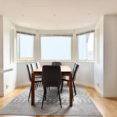 Villa For Workers & Family - 6br - 2 Bath