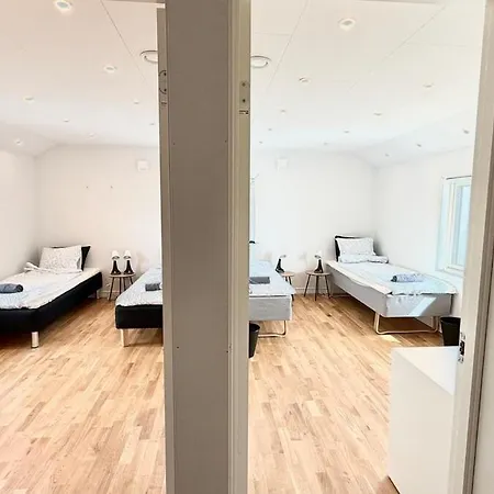For Workers & Family - 6br - 2 Bath Villa Gothenburg