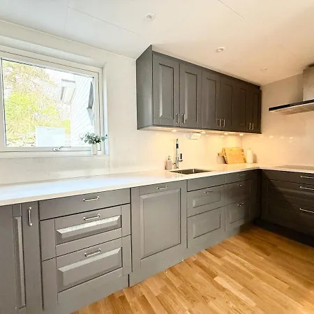 Villa For Workers & Family - 6br - 2 Bath *
