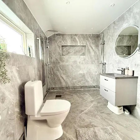 For Workers & Family - 6br - 2 Bath Villa Gothenburg