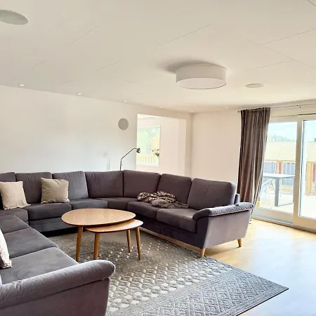 Villa For Workers & Family - 6br - 2 Bath Gothenburg