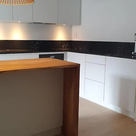 Radhus Naera
