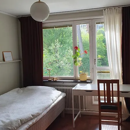 Radhus Naera *