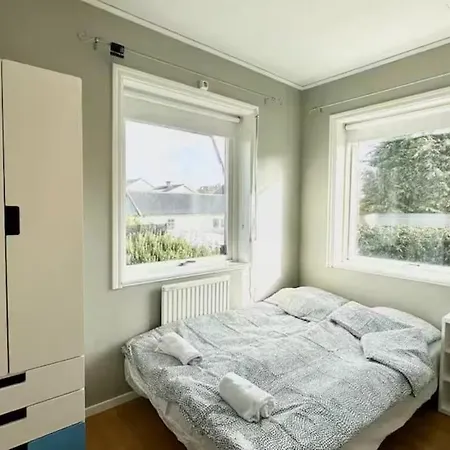 Near Volvo With Parking *