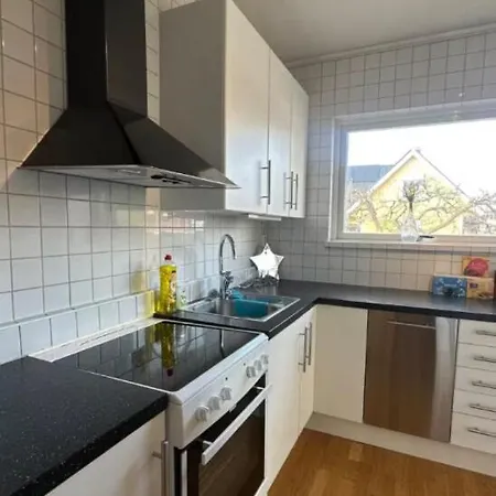 Appartement Near Volvo With Parking *