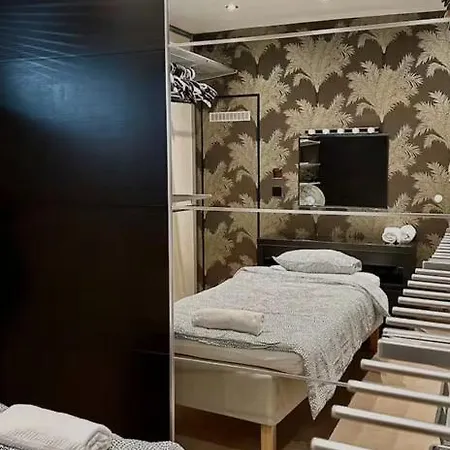 Near Volvo With Parking 아파트