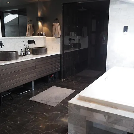 Social Near The Sea! Villa