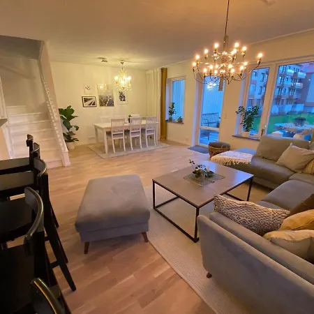Family Friendly Newly Built Townhouse In Quiet Area Апартаменты