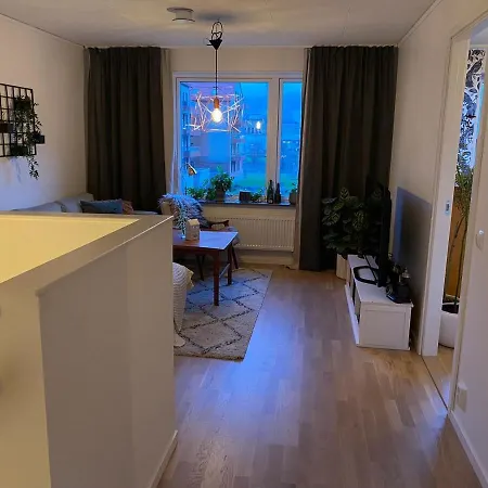 Family Friendly Newly Built Townhouse In Quiet Area *
